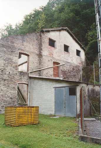 Ruinas fábrica y caseta central