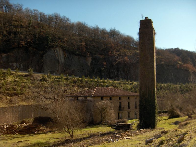 Restos de la papelera de San Miguel