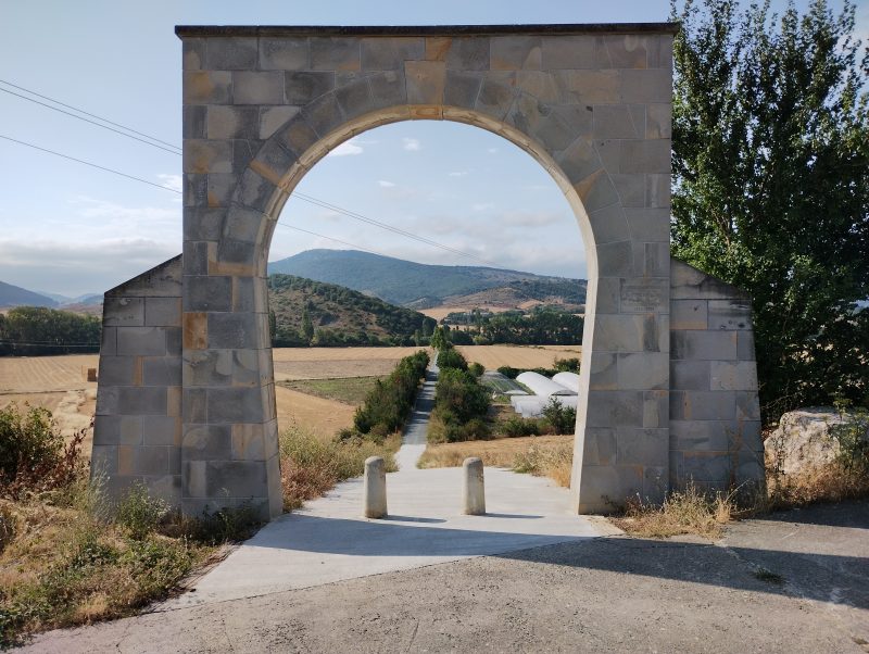 Arco de piedra donde estuvo el túnel 1 del Plazaola.