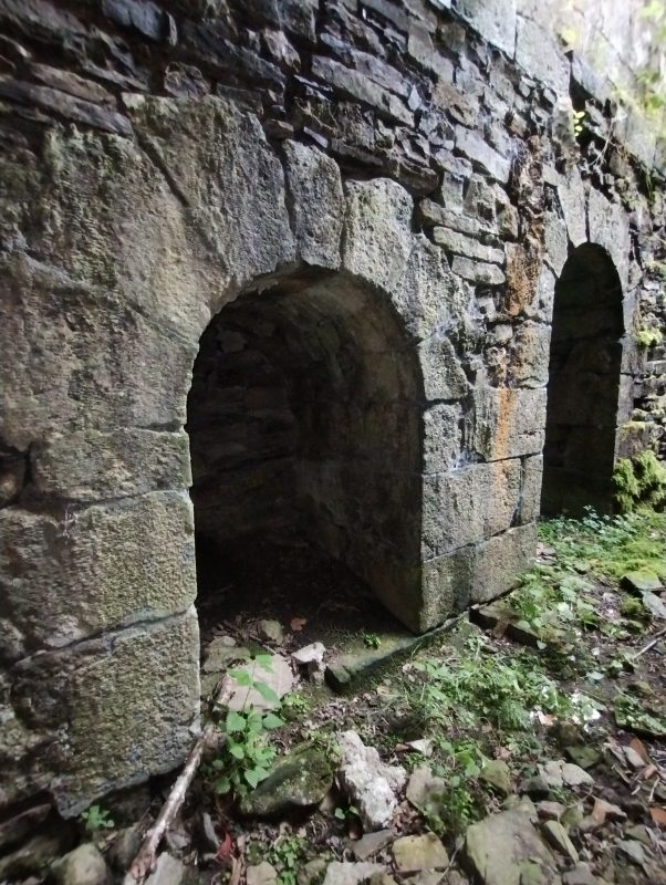 Dos arcos de las anteparas de Urto.