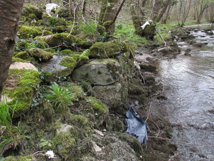 Vista del estribo derecho del puente de Barrenola