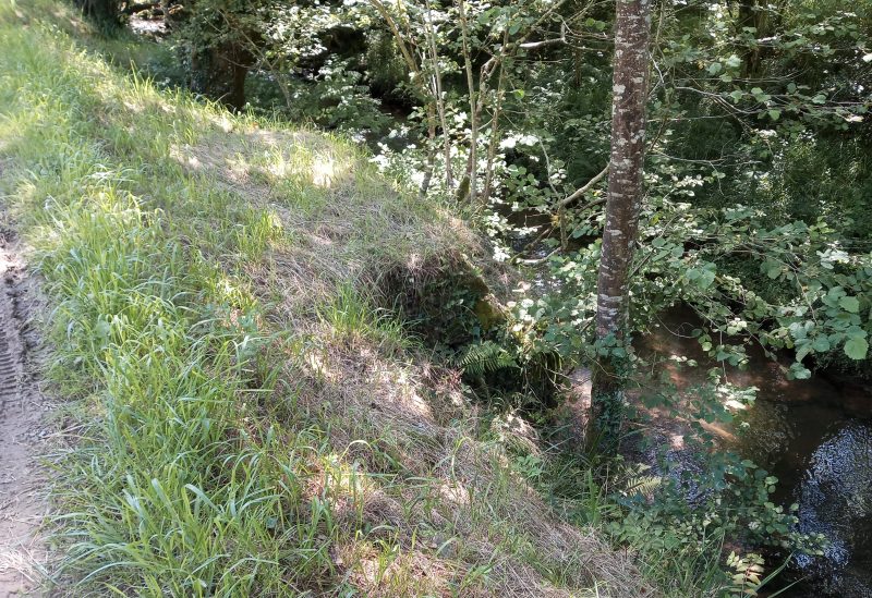Estribo del antiguo puente sobre el arroyo Ubaran o Ubane